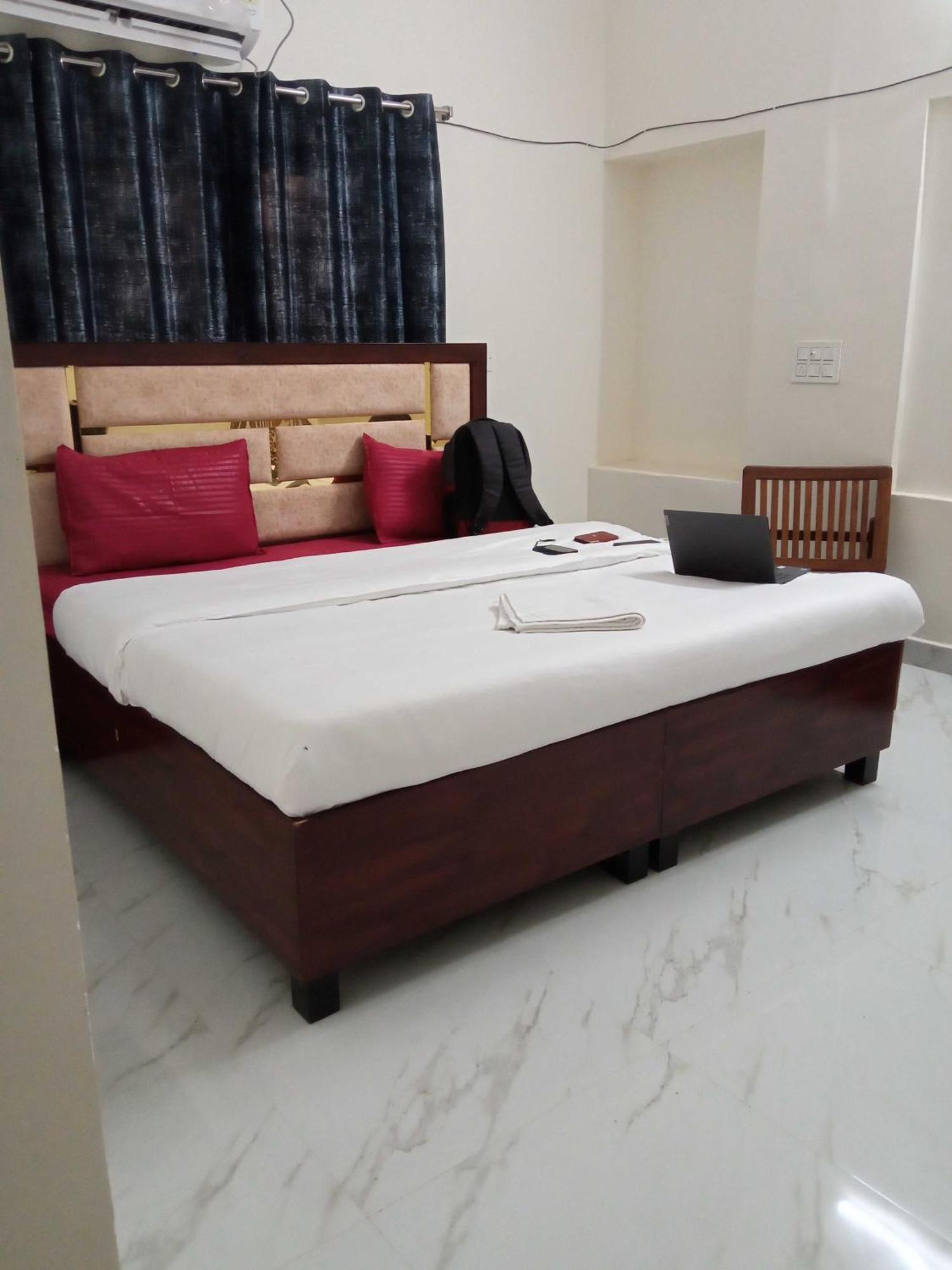 Zora Park Luxury Rooms วิสาขปัตนัม ภายนอก รูปภาพ